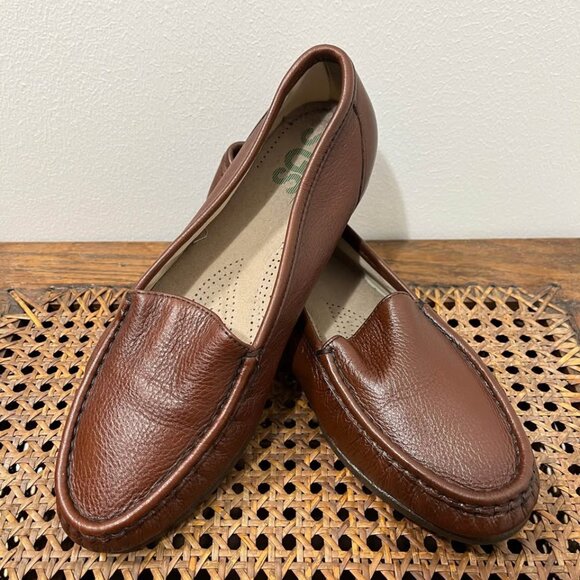 Size 8.5 Wide SAS Dark Brown Slip On Leather Loafer - Picture 1 of 9